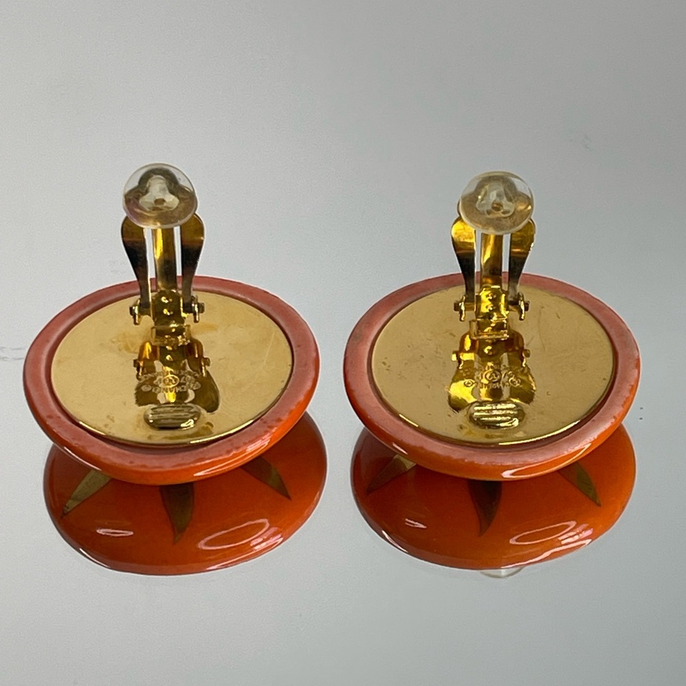 CHANEL Paris CC 1997 Gold Plated Orange Ceramic Earrings - Picture 6 of 10